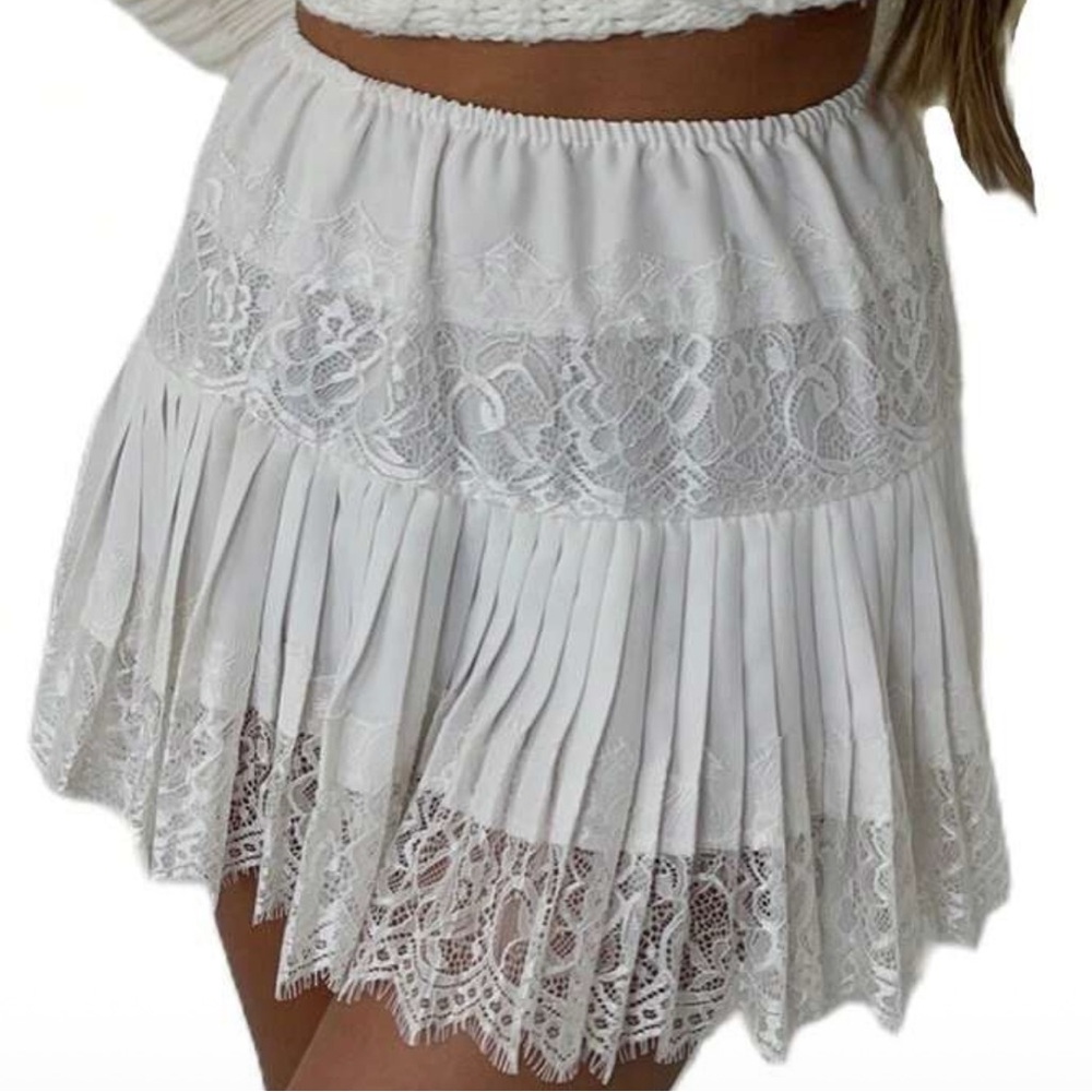 Elegant White Lace Pleated Skirt